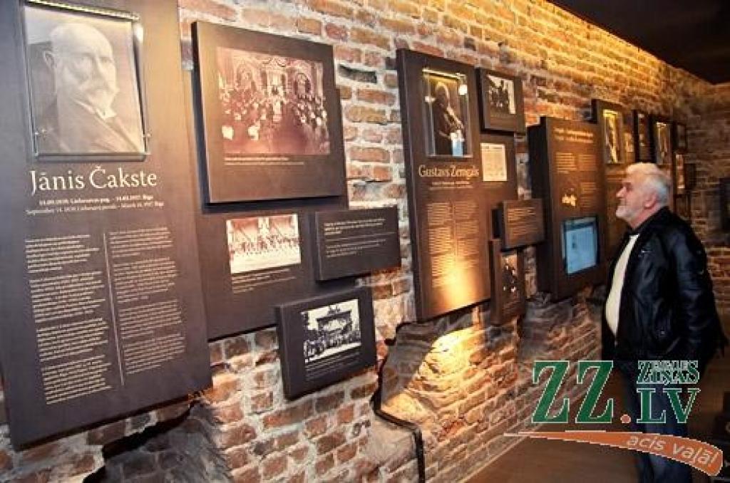 Otrdien pulksten 12 pēc rekonstrukcijas svinīgi atklās Jelgavas Sv.Trīsvienības baznīcas torni, bet «Ziņām» šajā, domājams, daudzus jelgavniekus interesējošajā objektā izdevās paviesoties dienu pirms tā atvēršanas plašākam apmeklētāju...