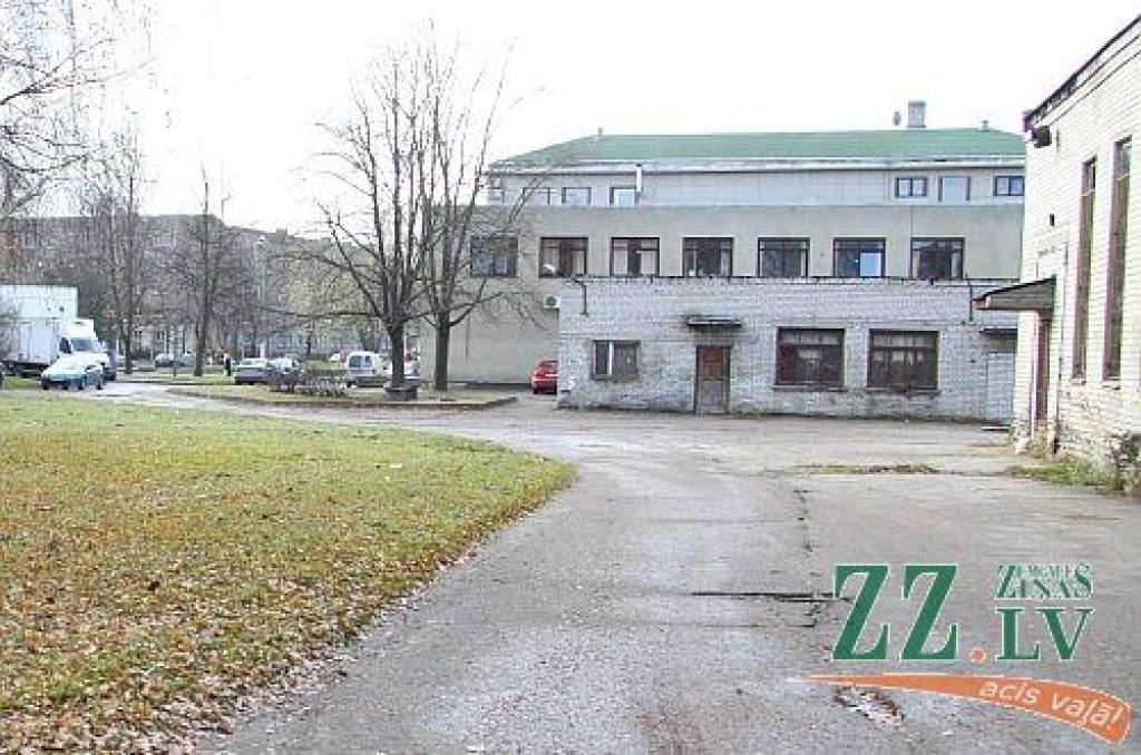 Kurzemes provinces muzejs bija tagadējā Ģ.Eliasa Jelgavas Vēstures un mākslas muzeja priekštecis un līdz Otrajam Pasaules karam tas atradās šķērsieliņā aiz Tirgus laukuma, starp Uzvaras ielu un Jāņa Čakstes bulvāri. Pēc mūsdienu plānojuma,...