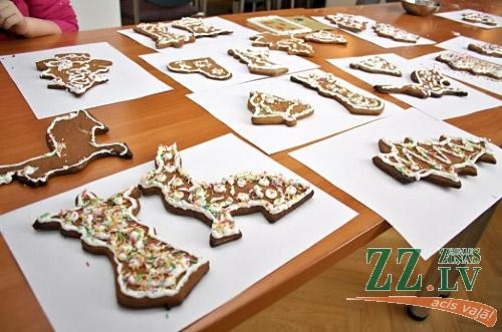 Kad bagātīgās ziemas prieki jau nedaudz nogurdinājuši, gadumijas skolēnu brīvdienu dažādošanai domāts pasākums «Brīvdienu jampadracis», kas otrdien līdz pat pulksten sešiem vakarā notika Jelgavas kultūras namā.
«Ar bažām domāju – atnāks...