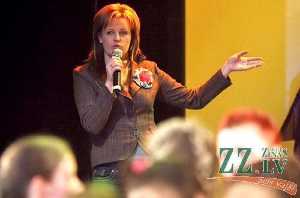 Ziemassvētkus gaidot, aktīvu koncertdarbību izvērsuši Bērnu un jauniešu centra «Junda» audzēkņi. Pirms dažām dienām ar plašu programmu iepazīstināja tautas deju kolektīvi, 21.decembra vakarā Jelgavas kultūras nama skatuvi piepildīja...
