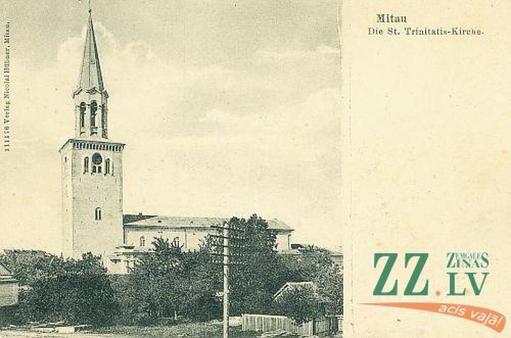 Šo attēlu un aprakstu sēriju, kurā atainojām pirmskara Jelgavas skatus mūsdienās, noslēdzam ar pašu jaunāko no vecajiem attēliem, kurš, iespējams, tapis ap 1944.gadu. Tajā redzam izpostītās, bet ne pilnībā sagrautās Sv.Trīsvienības...
