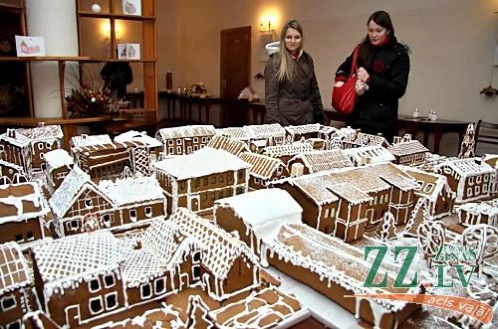 Līdz ceturtdienai no pulksten 12 līdz 15 LLU Pārtikas tehnoloģijas fakultātes (PTF) Uztura katedras Galda kultūras kabinetā apskatāma piparkūku mājiņu izstāde, informē LLU. Tajā novērtējami gan piecpadsmit konkursa darbi, gan lielākais...