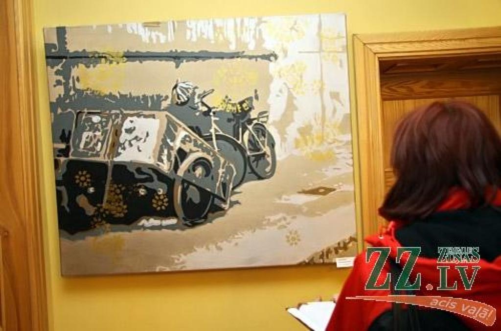«Es bieži ceļoju. Tad arī mākslas darbi rodas – kā atmiņas, kurās daudz kas salikts kopā. Ceļojums ir mans galvenais iedvesmas avots,» savu izstādi Ozolniekos, kurai dots tāds pats nosaukums – «Ceļojums» –, piesaka māksliniece Patricija...