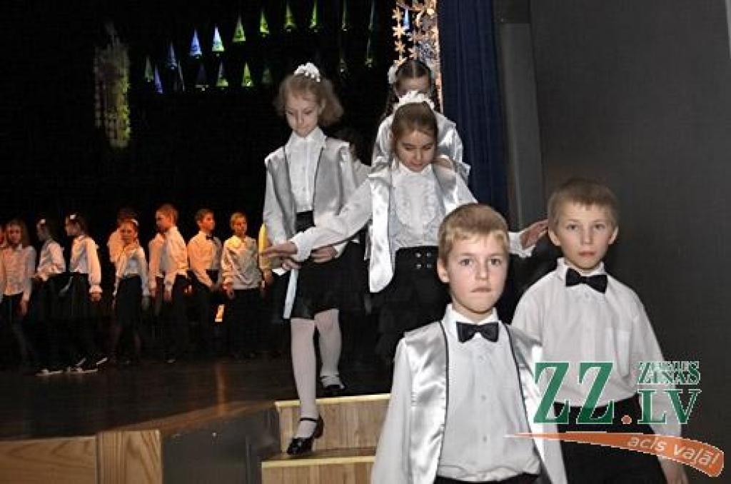 Sestdien atsaucīgu klausītāju pilnu kultūras nama Lielo zāli pulcēja pareizticīgo Ziemassvētkiem veltīts koncerts. «Nemaz necenšamies, lai mūsu pasākuma laiks burtiski sakristu ar pašiem svētkiem,» skaidroja koncerta režisore (jau piekto...