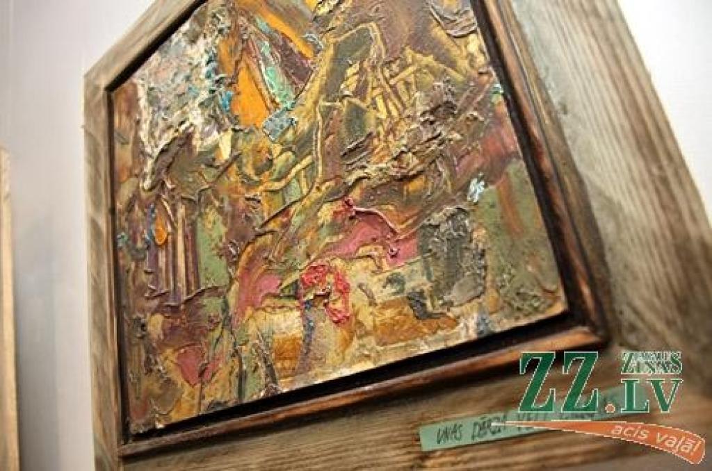 Piektdien tika atklāta Raimonda Līcīša gleznu izstāde «Veļi veļas kalnā» galerijā «Suņa taka» (Dobeles ielā 68). Mākslas galerija izstādi pasniedz un raksturo kā stāstu iztēlei. R.Līcītis uzbur knapi nojaušamus, vairāk vai mazāk saskatāmus...