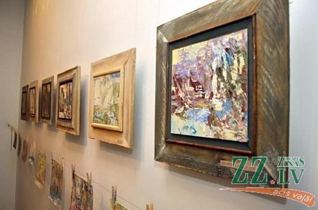 Piektdien tika atklāta Raimonda Līcīša gleznu izstāde «Veļi veļas kalnā» galerijā «Suņa taka» (Dobeles ielā 68). Mākslas galerija izstādi pasniedz un raksturo kā stāstu iztēlei. R.Līcītis uzbur knapi nojaušamus, vairāk vai mazāk saskatāmus...