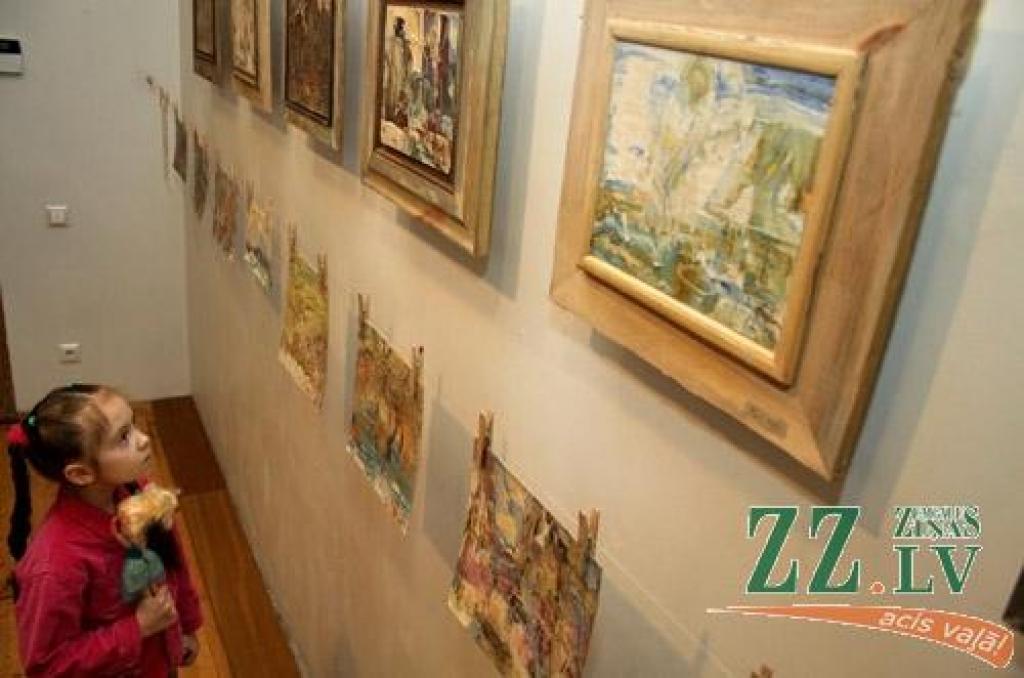 Piektdien tika atklāta Raimonda Līcīša gleznu izstāde «Veļi veļas kalnā» galerijā «Suņa taka» (Dobeles ielā 68). Mākslas galerija izstādi pasniedz un raksturo kā stāstu iztēlei. R.Līcītis uzbur knapi nojaušamus, vairāk vai mazāk saskatāmus...