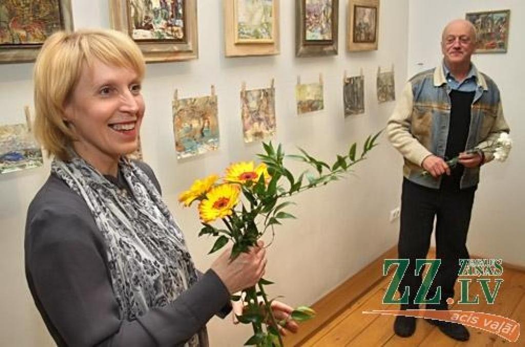 Piektdien tika atklāta Raimonda Līcīša gleznu izstāde «Veļi veļas kalnā» galerijā «Suņa taka» (Dobeles ielā 68). Mākslas galerija izstādi pasniedz un raksturo kā stāstu iztēlei. R.Līcītis uzbur knapi nojaušamus, vairāk vai mazāk saskatāmus...