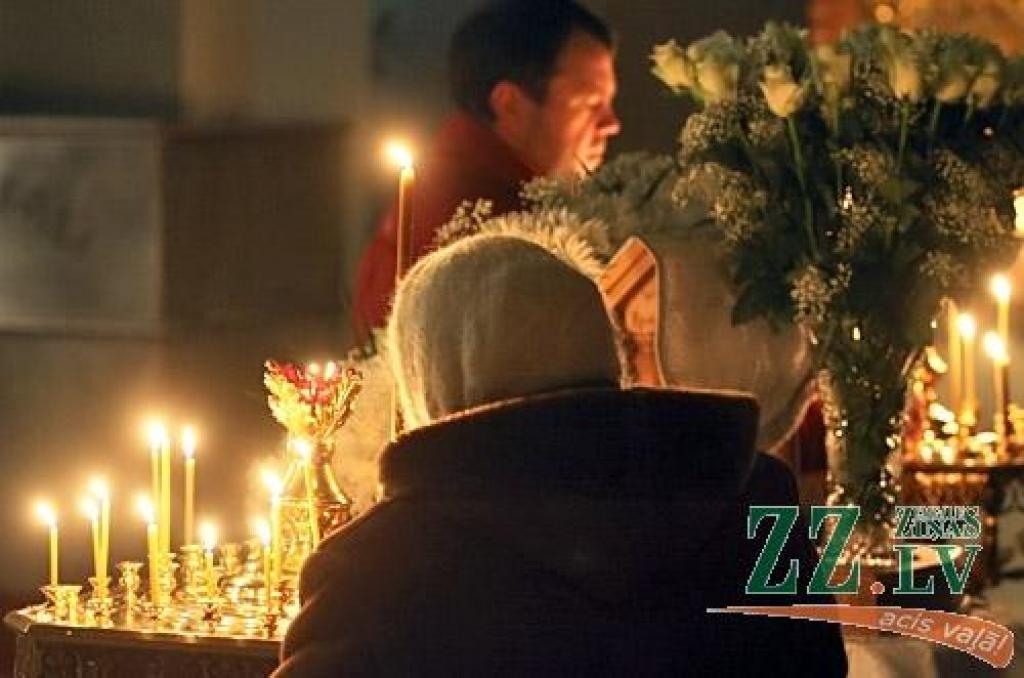 6.janvārī arī Jelgavas baznīcās pareizticīgie un vecticībnieki, pēc «vecā kalendāra», svinēja Ziemassvētku vakaru. 7.janvāris viņiem ir Otrie Ziemassvētki, bet pievienotajos attēlos piedāvājam ieskatu Ziemassvētkos Jelgavas Sv.Simeona un...