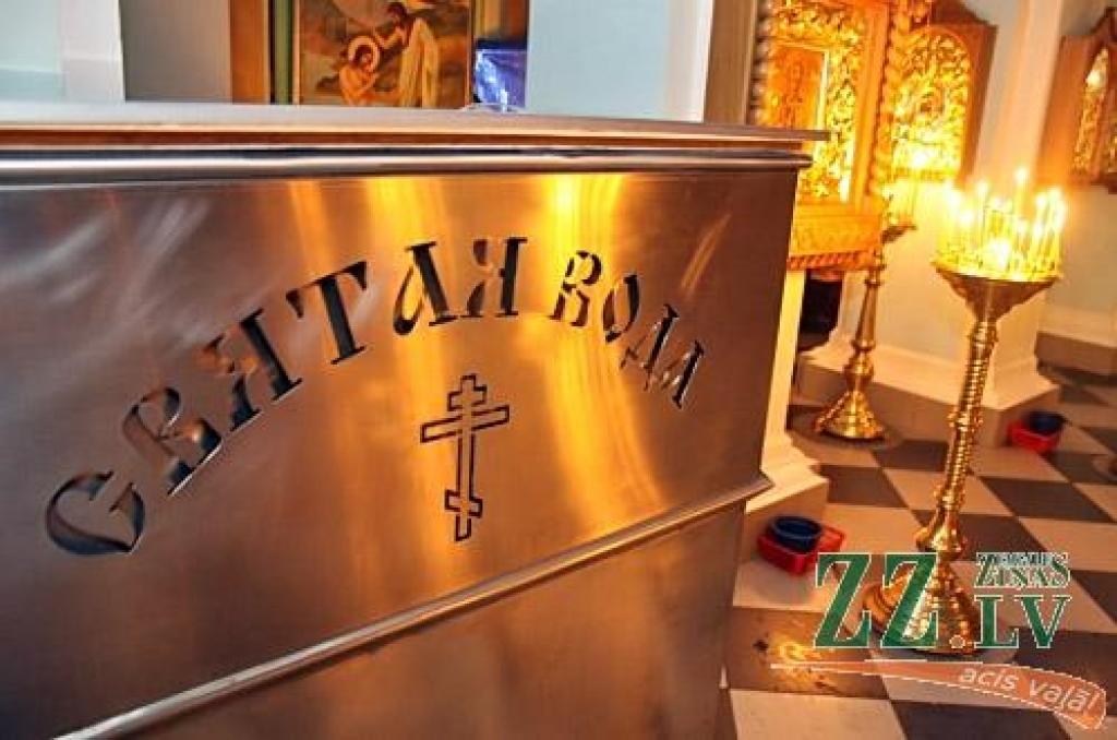 6.janvārī arī Jelgavas baznīcās pareizticīgie un vecticībnieki, pēc «vecā kalendāra», svinēja Ziemassvētku vakaru. 7.janvāris viņiem ir Otrie Ziemassvētki, bet pievienotajos attēlos piedāvājam ieskatu Ziemassvētkos Jelgavas Sv.Simeona un...