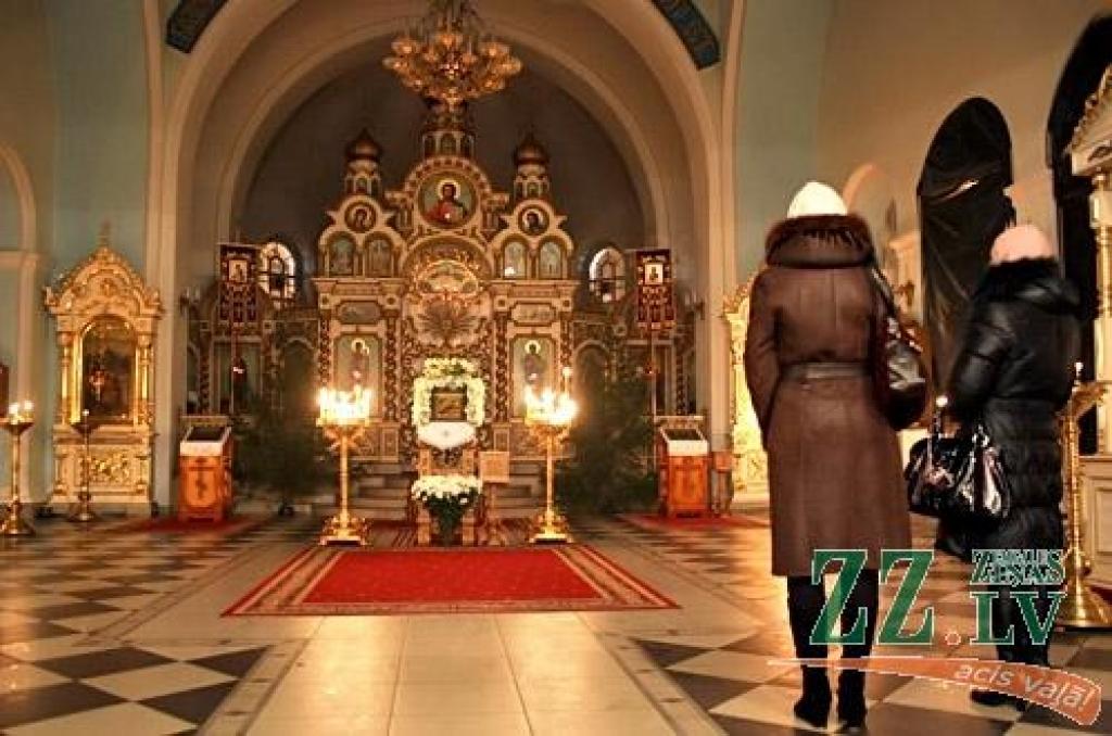 6.janvārī arī Jelgavas baznīcās pareizticīgie un vecticībnieki, pēc «vecā kalendāra», svinēja Ziemassvētku vakaru. 7.janvāris viņiem ir Otrie Ziemassvētki, bet pievienotajos attēlos piedāvājam ieskatu Ziemassvētkos Jelgavas Sv.Simeona un...