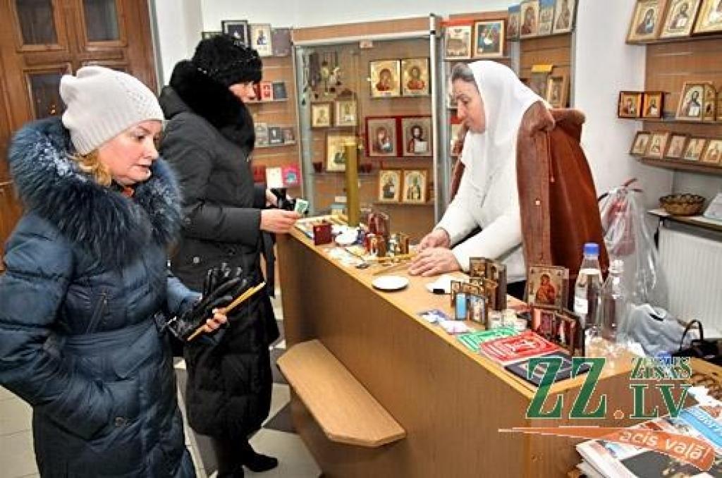 6.janvārī arī Jelgavas baznīcās pareizticīgie un vecticībnieki, pēc «vecā kalendāra», svinēja Ziemassvētku vakaru. 7.janvāris viņiem ir Otrie Ziemassvētki, bet pievienotajos attēlos piedāvājam ieskatu Ziemassvētkos Jelgavas Sv.Simeona un...