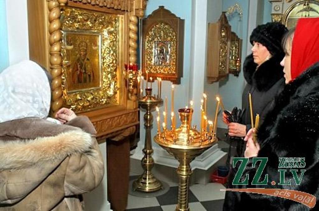 6.janvārī arī Jelgavas baznīcās pareizticīgie un vecticībnieki, pēc «vecā kalendāra», svinēja Ziemassvētku vakaru. 7.janvāris viņiem ir Otrie Ziemassvētki, bet pievienotajos attēlos piedāvājam ieskatu Ziemassvētkos Jelgavas Sv.Simeona un...