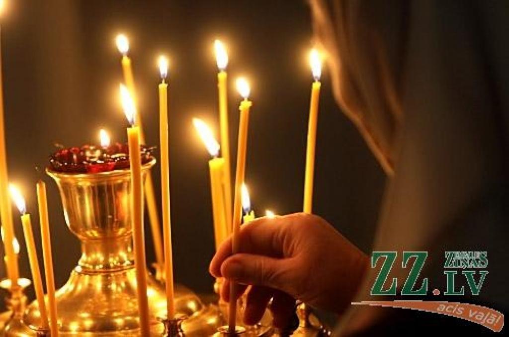 6.janvārī arī Jelgavas baznīcās pareizticīgie un vecticībnieki, pēc «vecā kalendāra», svinēja Ziemassvētku vakaru. 7.janvāris viņiem ir Otrie Ziemassvētki, bet pievienotajos attēlos piedāvājam ieskatu Ziemassvētkos Jelgavas Sv.Simeona un...