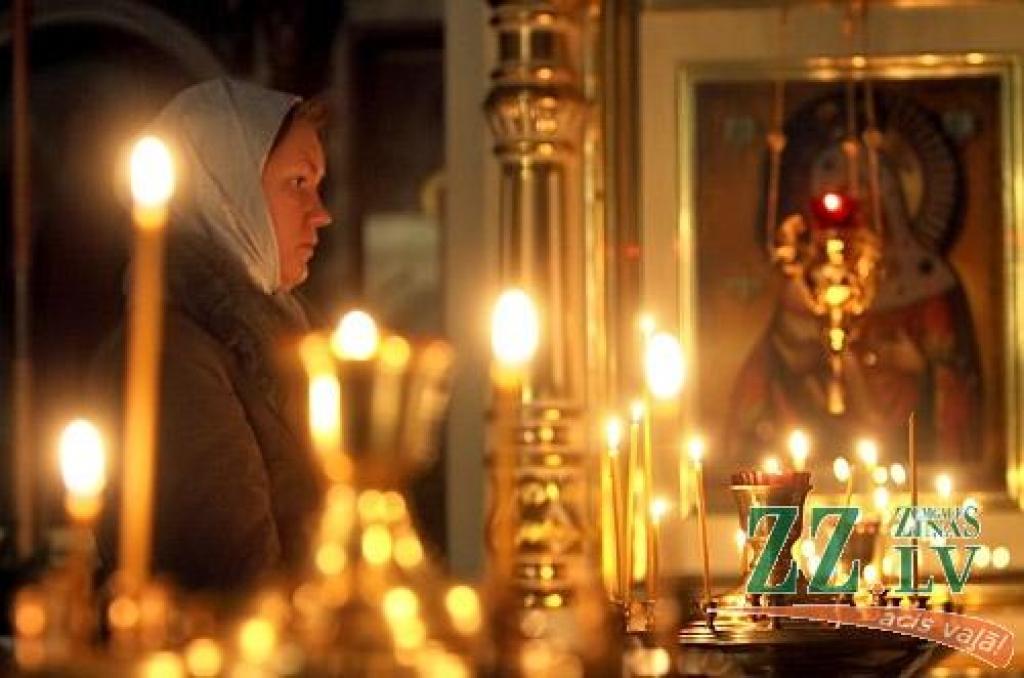 6.janvārī arī Jelgavas baznīcās pareizticīgie un vecticībnieki, pēc «vecā kalendāra», svinēja Ziemassvētku vakaru. 7.janvāris viņiem ir Otrie Ziemassvētki, bet pievienotajos attēlos piedāvājam ieskatu Ziemassvētkos Jelgavas Sv.Simeona un...