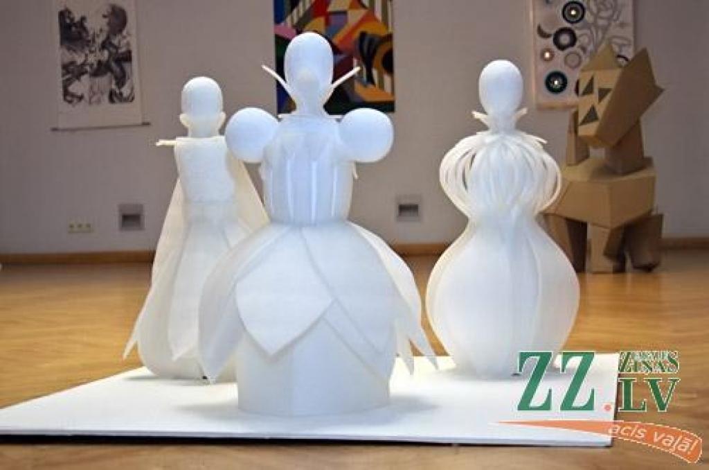 2011.gads Jelgavas kultūras namā sācies ar jaunām izstādēm. Foajē pie Lielās zāles no ceturtdienas var aplūkot Jelgavas Mākslas skolas pagājušā gada audzēkņu nobeiguma darbus. Izstādīti labākie gleznojumi, grafikas, zīda apgleznojumi,...
