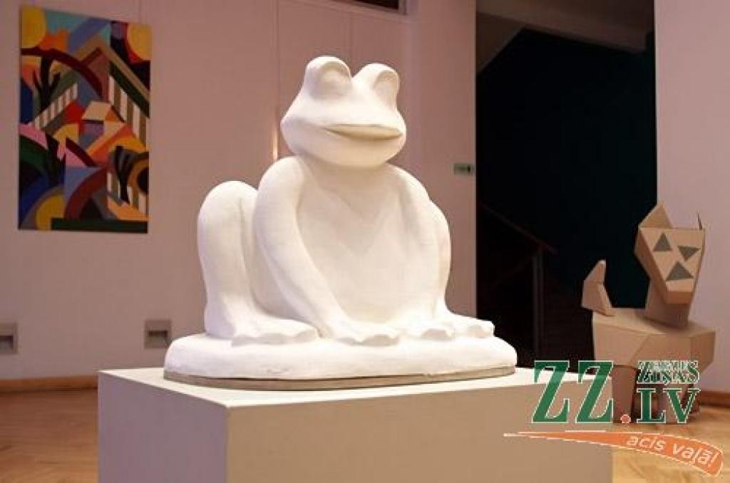 2011.gads Jelgavas kultūras namā sācies ar jaunām izstādēm. Foajē pie Lielās zāles no ceturtdienas var aplūkot Jelgavas Mākslas skolas pagājušā gada audzēkņu nobeiguma darbus. Izstādīti labākie gleznojumi, grafikas, zīda apgleznojumi,...