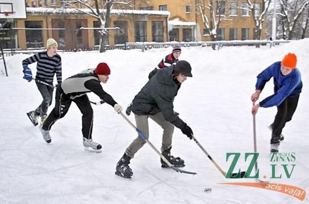Latvijas Lauksaimniecības universitātes (LLU) studentu ierīkotā slidotava kļūst populāra. Jaunieši aizvien aktīvāk izmanto ledu LLU sporta laukumā - daži uzspēlē kādu hokeja maču, daži izmēģina ātrumu, daži - veiklību kā daiļslidošanā,...