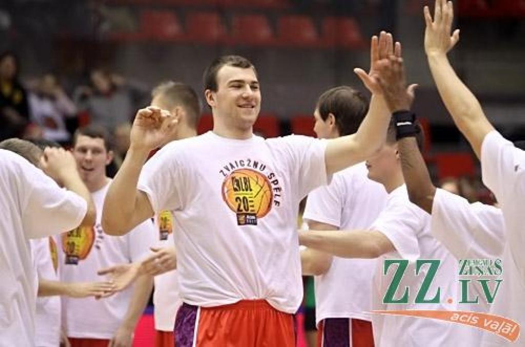 Svētdien Latvijas Basketbola līgas (LBL) 20. sezonas Zvaigžņu spēlē Zemgales Olimpiskajā centrā Jelgavā Ainara Zvirgzdiņa trenētie «Austrumi» ar 100:94 uzvarēja «Rietumu» basketbolistus, kurus cīņā vadīja BK «Zemgale» galvenais treneris...