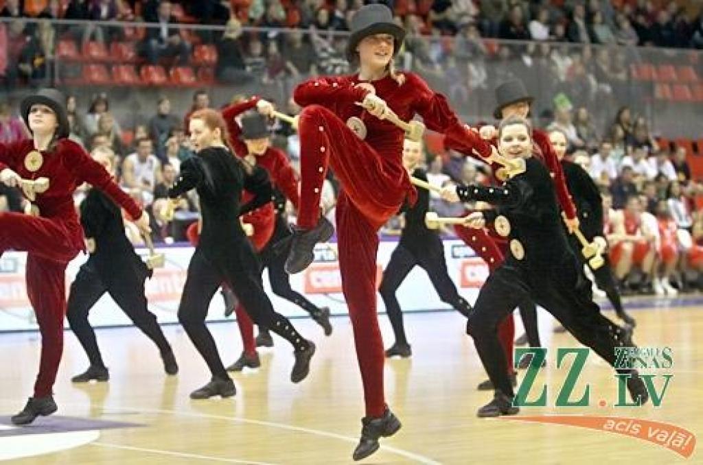 Svētdien Latvijas Basketbola līgas (LBL) 20. sezonas Zvaigžņu spēlē Zemgales Olimpiskajā centrā Jelgavā Ainara Zvirgzdiņa trenētie «Austrumi» ar 100:94 uzvarēja «Rietumu» basketbolistus, kurus cīņā vadīja BK «Zemgale» galvenais treneris...