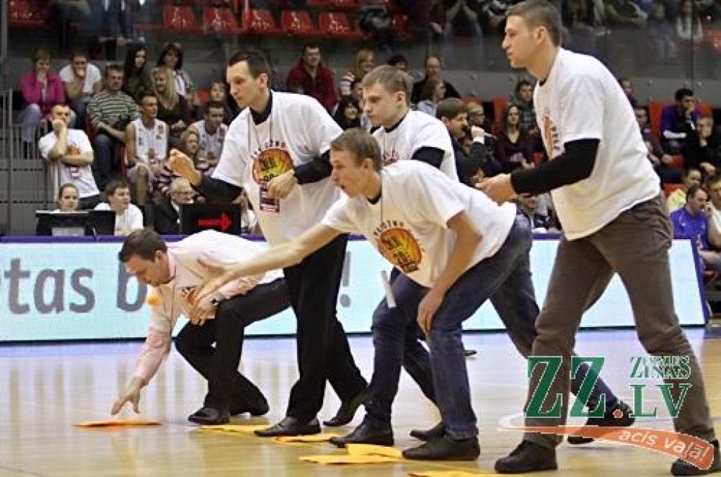 Svētdien Latvijas Basketbola līgas (LBL) 20. sezonas Zvaigžņu spēlē Zemgales Olimpiskajā centrā Jelgavā Ainara Zvirgzdiņa trenētie «Austrumi» ar 100:94 uzvarēja «Rietumu» basketbolistus, kurus cīņā vadīja BK «Zemgale» galvenais treneris...