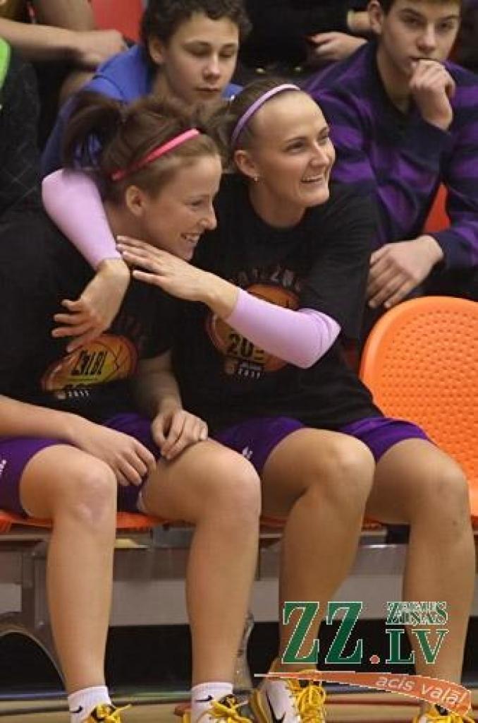 Svētdien Latvijas Basketbola līgas (LBL) 20. sezonas Zvaigžņu spēlē Zemgales Olimpiskajā centrā Jelgavā Ainara Zvirgzdiņa trenētie «Austrumi» ar 100:94 uzvarēja «Rietumu» basketbolistus, kurus cīņā vadīja BK «Zemgale» galvenais treneris...