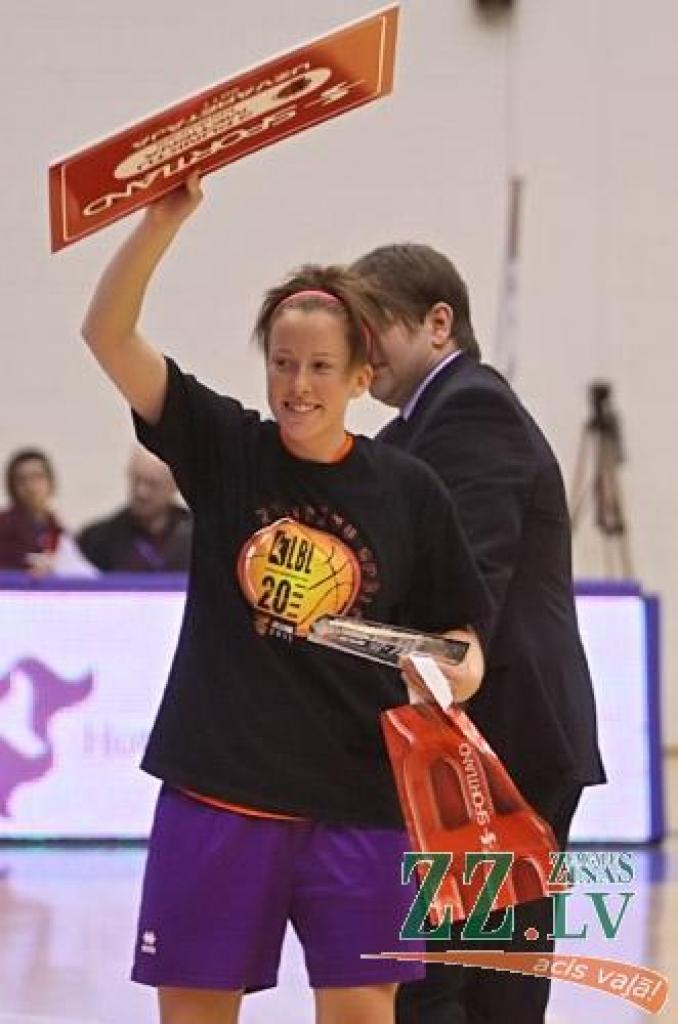 Svētdien Latvijas Basketbola līgas (LBL) 20. sezonas Zvaigžņu spēlē Zemgales Olimpiskajā centrā Jelgavā Ainara Zvirgzdiņa trenētie «Austrumi» ar 100:94 uzvarēja «Rietumu» basketbolistus, kurus cīņā vadīja BK «Zemgale» galvenais treneris...