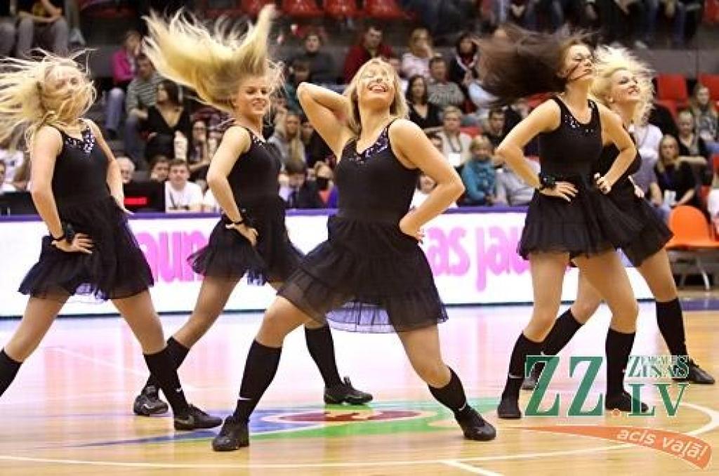 Svētdien Latvijas Basketbola līgas (LBL) 20. sezonas Zvaigžņu spēlē Zemgales Olimpiskajā centrā Jelgavā Ainara Zvirgzdiņa trenētie «Austrumi» ar 100:94 uzvarēja «Rietumu» basketbolistus, kurus cīņā vadīja BK «Zemgale» galvenais treneris...