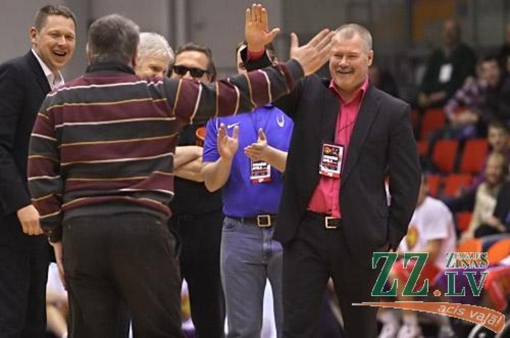 Svētdien Latvijas Basketbola līgas (LBL) 20. sezonas Zvaigžņu spēlē Zemgales Olimpiskajā centrā Jelgavā Ainara Zvirgzdiņa trenētie «Austrumi» ar 100:94 uzvarēja «Rietumu» basketbolistus, kurus cīņā vadīja BK «Zemgale» galvenais treneris...