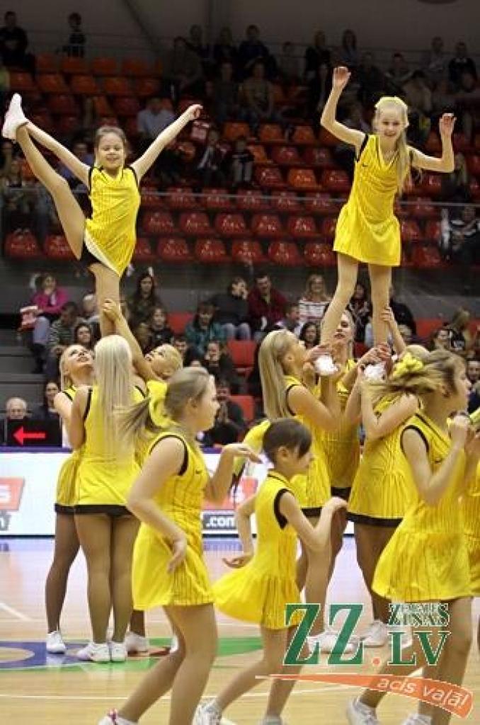 Svētdien Latvijas Basketbola līgas (LBL) 20. sezonas Zvaigžņu spēlē Zemgales Olimpiskajā centrā Jelgavā Ainara Zvirgzdiņa trenētie «Austrumi» ar 100:94 uzvarēja «Rietumu» basketbolistus, kurus cīņā vadīja BK «Zemgale» galvenais treneris...