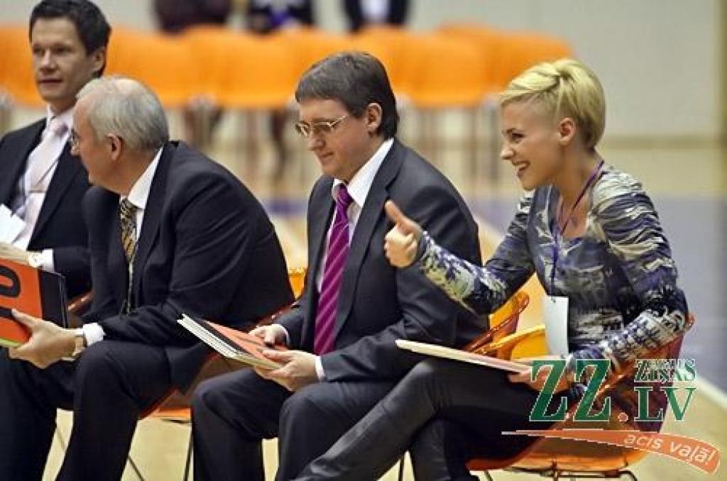 Svētdien Latvijas Basketbola līgas (LBL) 20. sezonas Zvaigžņu spēlē Zemgales Olimpiskajā centrā Jelgavā Ainara Zvirgzdiņa trenētie «Austrumi» ar 100:94 uzvarēja «Rietumu» basketbolistus, kurus cīņā vadīja BK «Zemgale» galvenais treneris...
