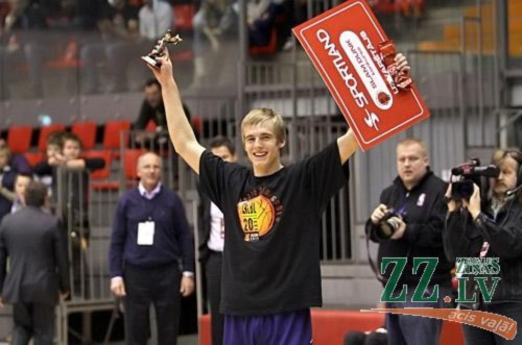 Svētdien Latvijas Basketbola līgas (LBL) 20. sezonas Zvaigžņu spēlē Zemgales Olimpiskajā centrā Jelgavā Ainara Zvirgzdiņa trenētie «Austrumi» ar 100:94 uzvarēja «Rietumu» basketbolistus, kurus cīņā vadīja BK «Zemgale» galvenais treneris...