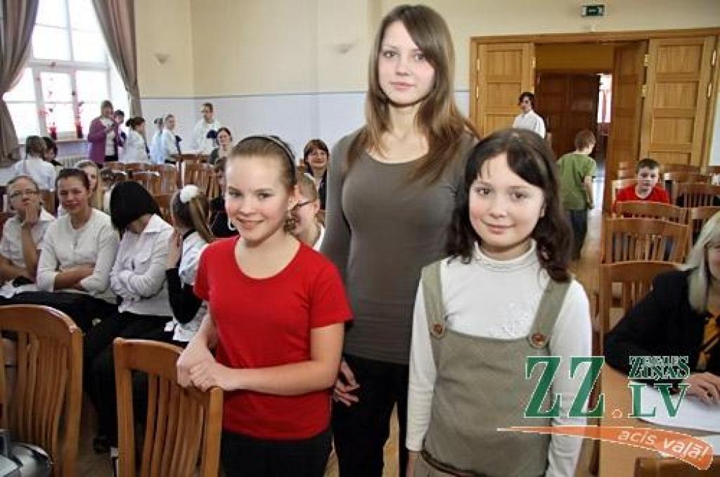 Jelgavas un Ozolnieku novadu skolēnu skatuves runas un literāro uzvedumu konkursā visizteiksmīgāk izvēlētos dzejas un prozas darbus norunāja Zaļenieku pamatskolas 4.klases skolniece Linda Fedjkina, Līvbērzes vidusskolas 6.klases audzēkne...