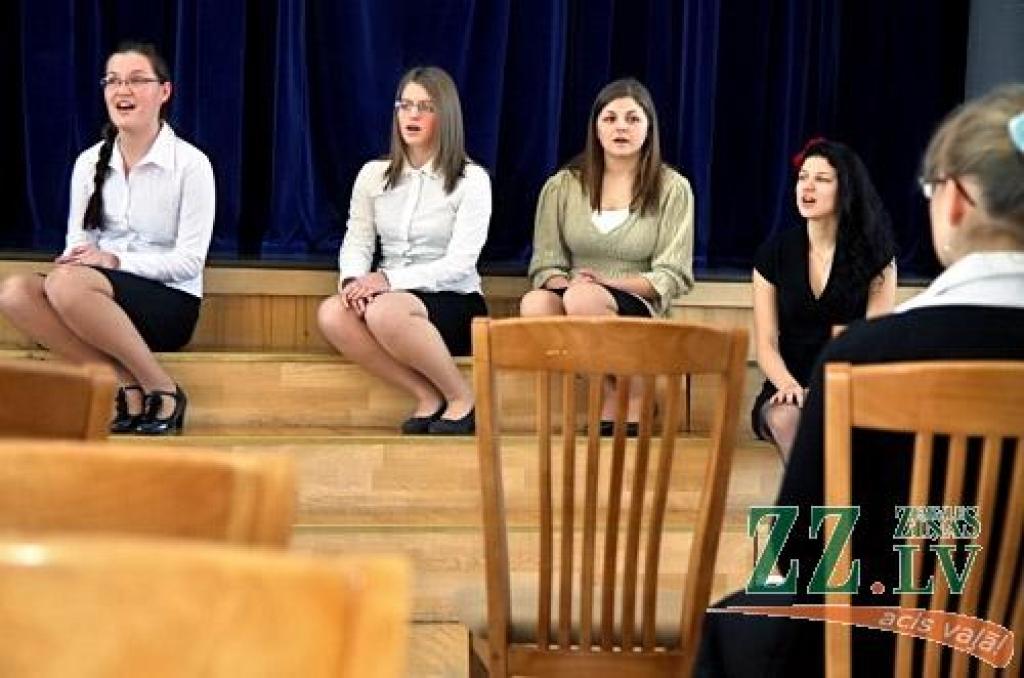 Jelgavas un Ozolnieku novadu skolēnu skatuves runas un literāro uzvedumu konkursā visizteiksmīgāk izvēlētos dzejas un prozas darbus norunāja Zaļenieku pamatskolas 4.klases skolniece Linda Fedjkina, Līvbērzes vidusskolas 6.klases audzēkne...