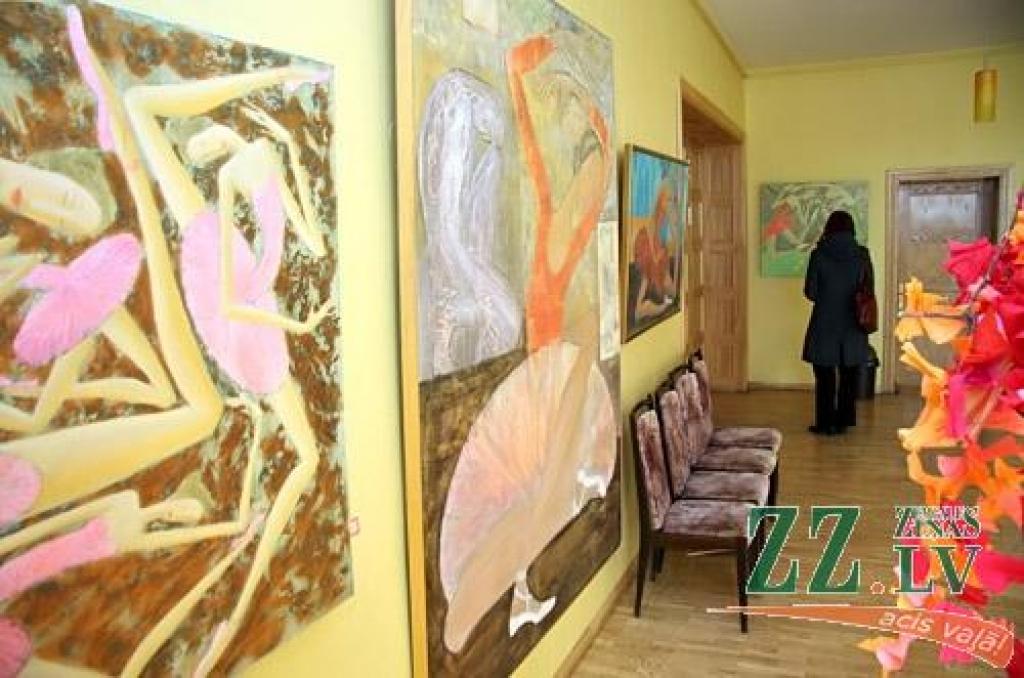 «Balerīnas patiesībā ir gandrīz eņģeļi, tikai spārnu vietā viņām ir tutu. Viņas arī simbolizē sievietes dvēseli – trauslu un graciozu. Balerīnu tēls man ļauj veidot bezgalīgas dažādas kompozīcijas, izmantojot stilizācijas un kustības, kas...