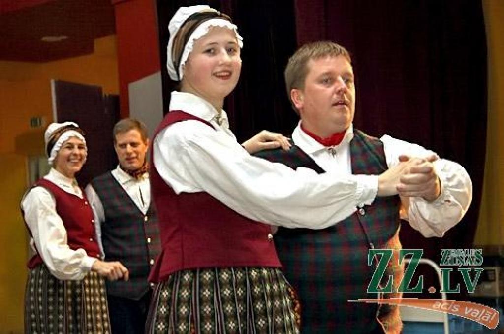 Jau septīto gadu pēc kārtas Jelgavas novada deju kolektīvi tikās kopīgajā pasākumā «Ziemas sadancis», kas šogad notika Valgundes pagasta izglītības, kultūras un sporta centrā «Avoti», vienlaikus iedejojot arī jauno pārvietojamo deju grīdu....