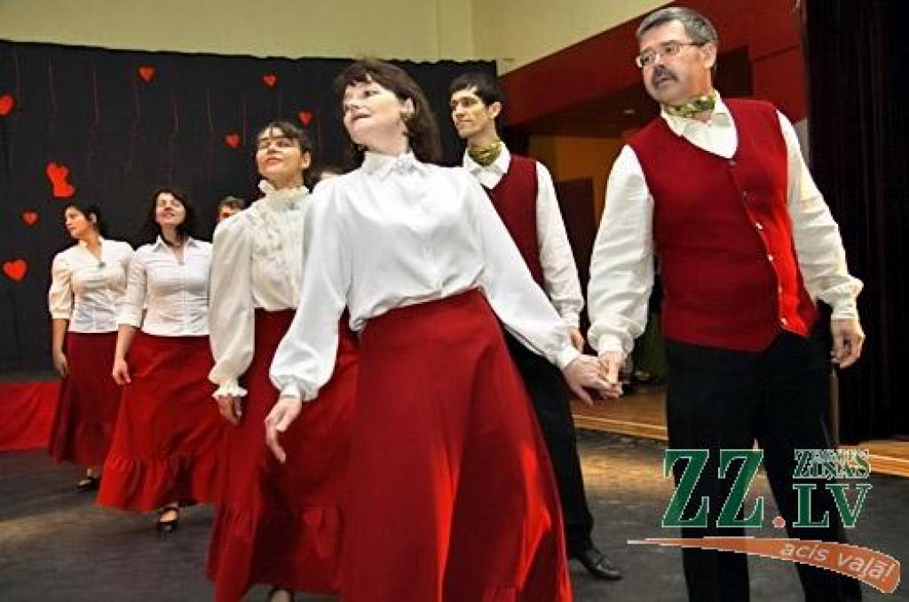 Jau septīto gadu pēc kārtas Jelgavas novada deju kolektīvi tikās kopīgajā pasākumā «Ziemas sadancis», kas šogad notika Valgundes pagasta izglītības, kultūras un sporta centrā «Avoti», vienlaikus iedejojot arī jauno pārvietojamo deju grīdu....