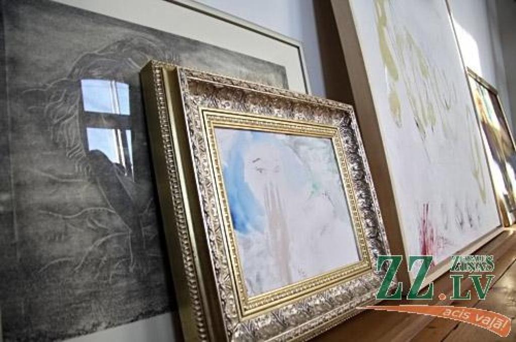 «Gan dabā, gan cilvēkā patlaban sākas mošanās, kad gaisā uzvirmo īpašas, jutekliskas vibrācijas. Nupat bija Valentīndiena. Tuvojas 8. marts. Tāpēc šis laiks erotiskās mākslas izstādei jau trešo gadu mums šķitis īsti piemērots,» galerijas...