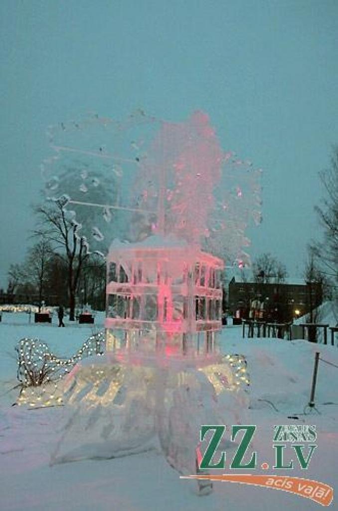 Piektdien XIII Jelgavas Starptautiskā ledus skulptūru festivāla žūrijai neklājās viegli, lai izšķirtos, kurām no trīspadsmit lielajām skulptūrām un 26 mākslinieku individuālajiem darinājumiem dot priekšroku – apbalvošanas vērtu veikumu...