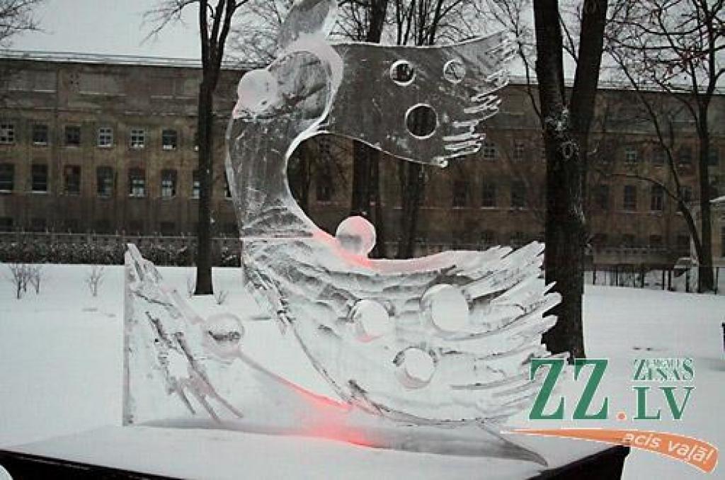 Piektdien XIII Jelgavas Starptautiskā ledus skulptūru festivāla žūrijai neklājās viegli, lai izšķirtos, kurām no trīspadsmit lielajām skulptūrām un 26 mākslinieku individuālajiem darinājumiem dot priekšroku – apbalvošanas vērtu veikumu...