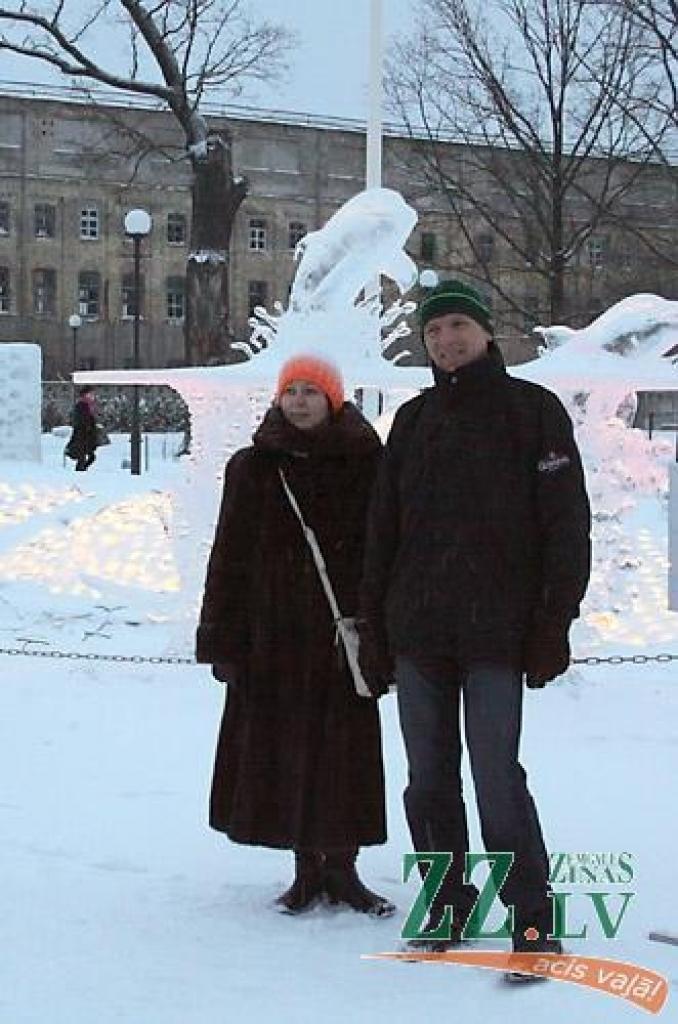 Piektdien XIII Jelgavas Starptautiskā ledus skulptūru festivāla žūrijai neklājās viegli, lai izšķirtos, kurām no trīspadsmit lielajām skulptūrām un 26 mākslinieku individuālajiem darinājumiem dot priekšroku – apbalvošanas vērtu veikumu...