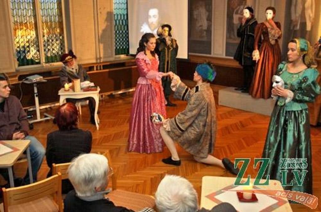 Ceturtdien Jelgavas Zinātniskās bibliotēkas galerijā atklāja Baņutas Ancānes Viljama Šekspīra sonetiem veidoto ilustrāciju izstādi. Tā ir pirmā mākslinieces viesošanās mūsu pilsētā. Šie darbi pagājušā gadsimta 90.gadu otrajā pusē tapa kā...
