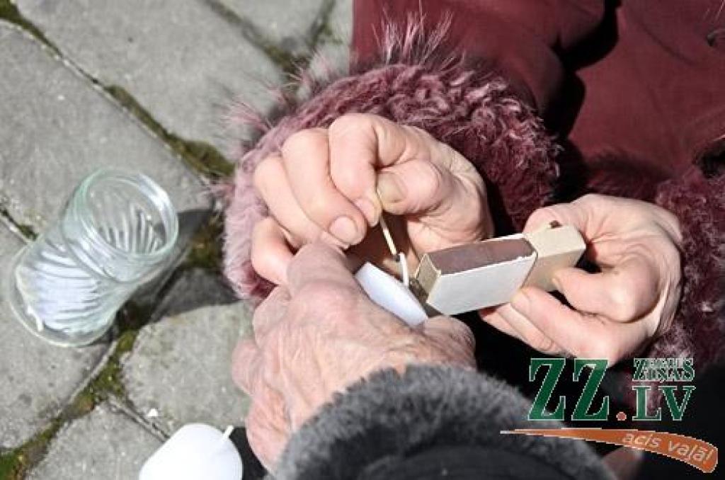 Piektdien, 25.martā, represētos, citus jelgavniekus un apkārtējo novadu iedzīvotājus pulcēja atceres brīdis Svētbirzē, godinot Komunistiskā genocīda upurus. Pasākumā piedalījās arī pašvaldību vadības pārstāvji - Jelgavas pilsētas Domes...