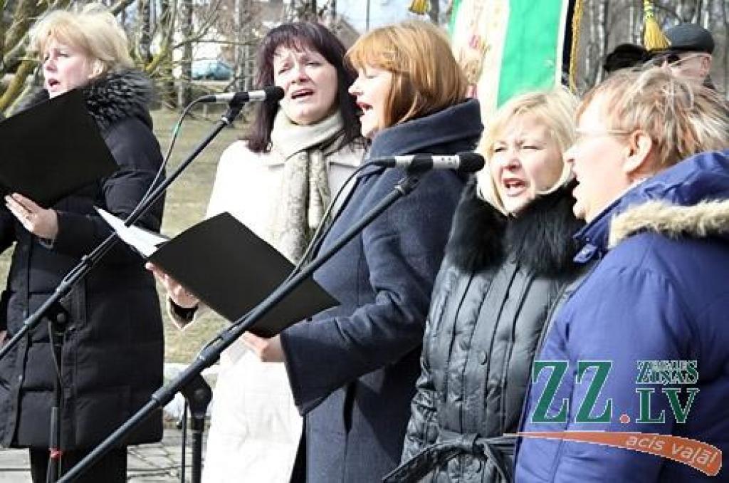 Piektdien, 25.martā, represētos, citus jelgavniekus un apkārtējo novadu iedzīvotājus pulcēja atceres brīdis Svētbirzē, godinot Komunistiskā genocīda upurus. Pasākumā piedalījās arī pašvaldību vadības pārstāvji - Jelgavas pilsētas Domes...