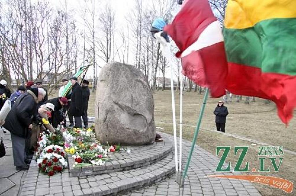 Piektdien, 25.martā, represētos, citus jelgavniekus un apkārtējo novadu iedzīvotājus pulcēja atceres brīdis Svētbirzē, godinot Komunistiskā genocīda upurus. Pasākumā piedalījās arī pašvaldību vadības pārstāvji - Jelgavas pilsētas Domes...