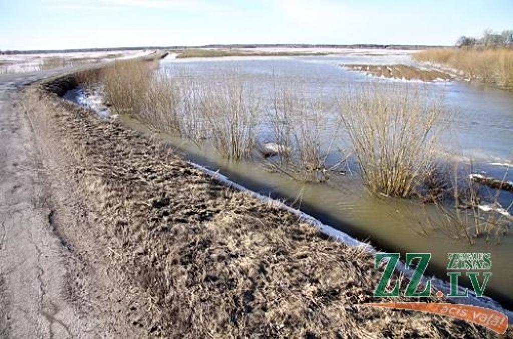 No krastiem izkāpušas no ledus atbrīvojušas mazās upītes, kuru ūdeņi plūst caur pavasara saules apspīdētajiem laukiem. Pali Sesavā Jaunsvirlaukas pagasta iedzīvotājiem gan šogad raizes nesagādājot, jo lielākais sniega daudzums, lēni...