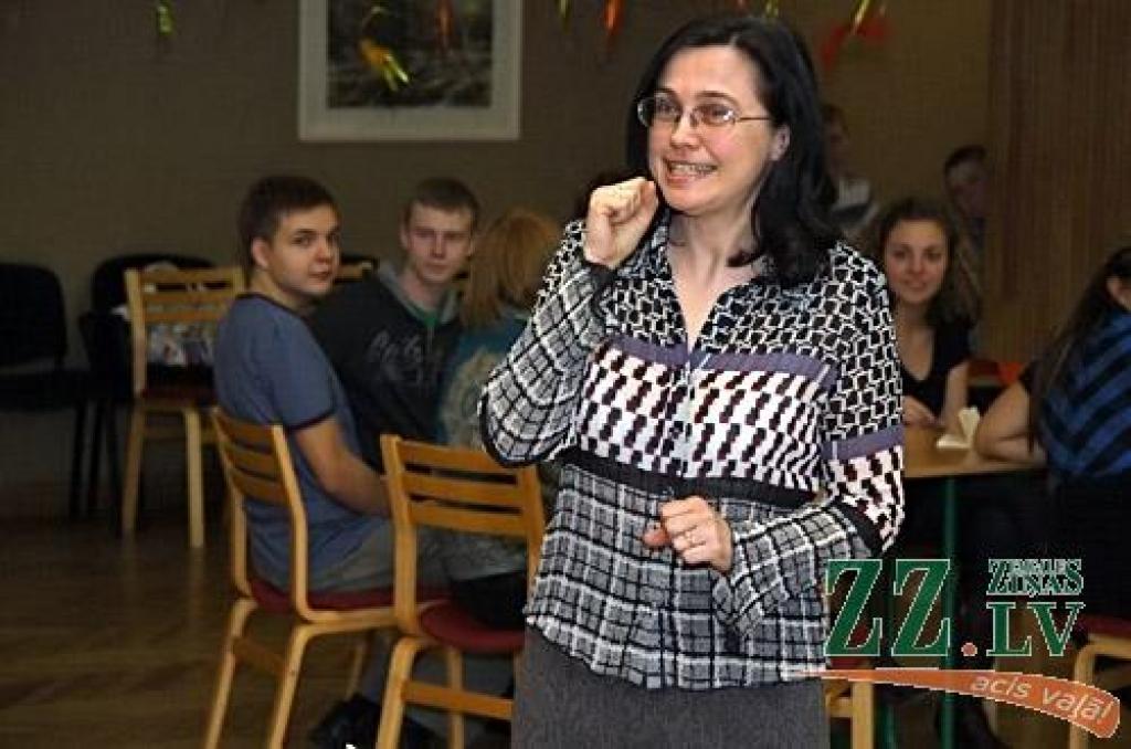 Jau par tradīciju kļuvušajā skolēnu erudītu konkursā «Dipadu - dapadu», kuru ceturto gadu organizē Jelgavas Skolēnu Dome, pirmdien zināšanās par Eiropas Savienību sacentās Jelgavas Valsts ģimnāzijas, 4.vidusskolas, Amatu vidusskolas,...