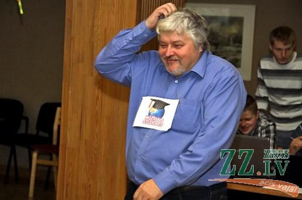 Jau par tradīciju kļuvušajā skolēnu erudītu konkursā «Dipadu - dapadu», kuru ceturto gadu organizē Jelgavas Skolēnu Dome, pirmdien zināšanās par Eiropas Savienību sacentās Jelgavas Valsts ģimnāzijas, 4.vidusskolas, Amatu vidusskolas,...