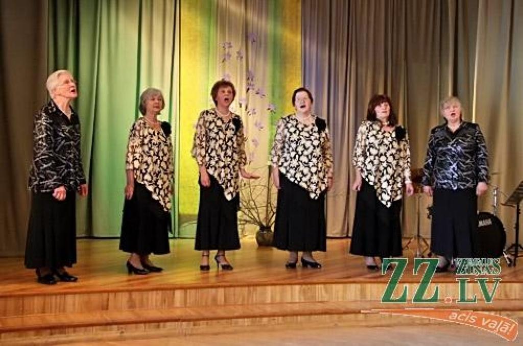 Jelgavas un Olaines novadu, kā arī Jelgavas pilsētas vokālo ansambļu skatē, kas sestdien risinājās Kalnciema kultūras namā, visaugstāko žūrijas novērtējumu – I pakāpes diplomu – ieguva vairāk nekā puse no klātesošajiem 20...