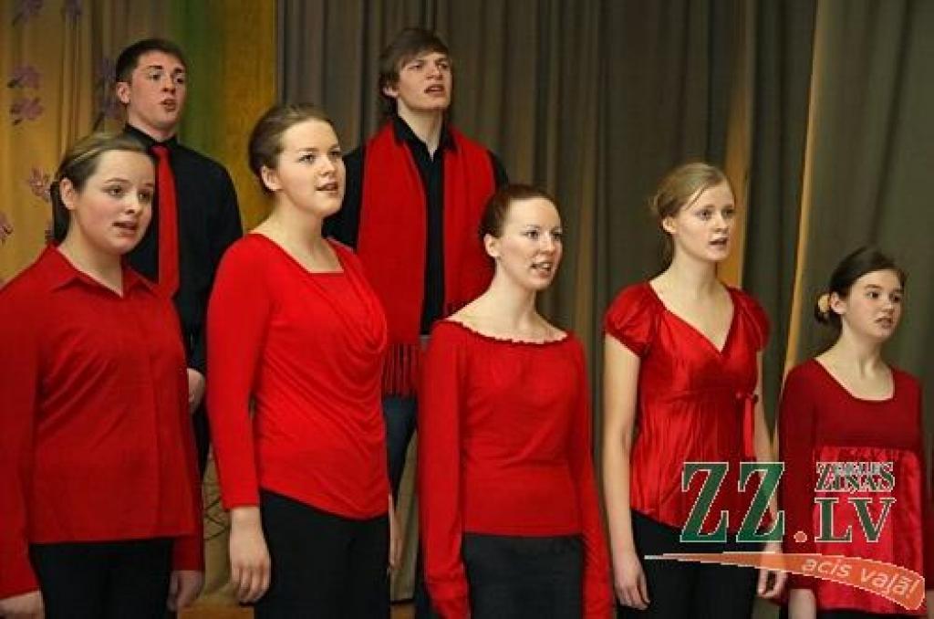Jelgavas un Olaines novadu, kā arī Jelgavas pilsētas vokālo ansambļu skatē, kas sestdien risinājās Kalnciema kultūras namā, visaugstāko žūrijas novērtējumu – I pakāpes diplomu – ieguva vairāk nekā puse no klātesošajiem 20...